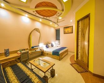 Oyo 2353 Hotel Deep - Kanpur - Habitación