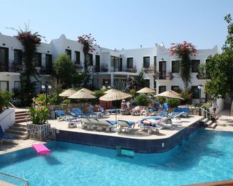 Bronze Hotel - Bodrum - Pool