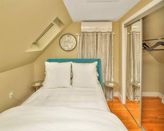 Modern Comfort - Boston - Bedroom