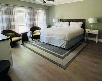 Private suite with own entry in vibrant Gainesville - Gainesville - Bedroom