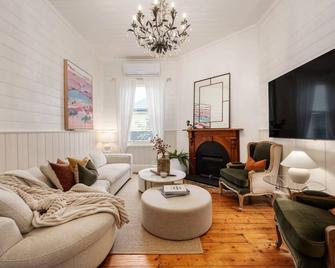 Oliver s Cottage Yarra Valley Spa and Sauna - Yarra Glen - Sala de estar