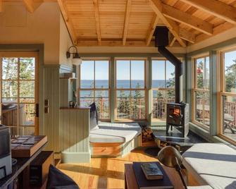 Shackup Tower - 30 ft in the air & hot tub & surf - Mill Village - Living room
