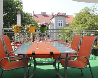 3 Rooms Sunny Apartments-Schoenbrunn, 10 - וינה - מרפסת