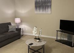 Adorable luxurious 1 Bedroom - Montgomery - Living room