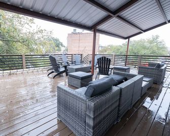 A Picture-Perfect Stay in Downtown Laurel - Laurel - Balkon