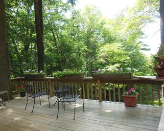 Serenity - Private, secluded cabin-excellant scenic view/sunset, hiking, pond - Wellsville - Binnenhof