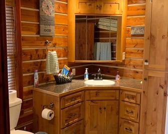 Cozy Country Cabin quiet country retreat - Orleans - Bathroom