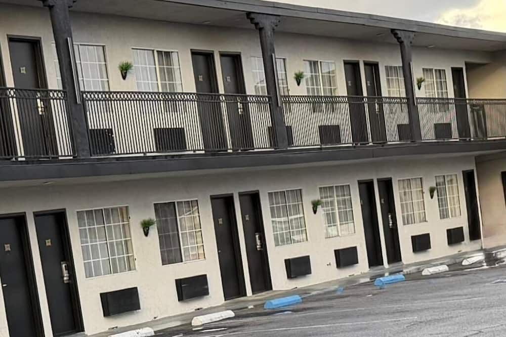 The Atlas Inn & Suites Lax - Inglewood - Building