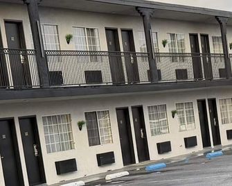 The Atlas Inn & Suites Lax - Inglewood - Building