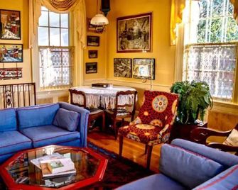 The Shenandoah Basset Dacha - Strasburg - Lounge