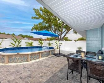 Blue Dolphin - Port Richey - Bể bơi