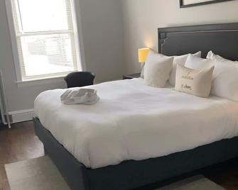 Roscoe Retreat · Cozy 2BR in Chicago - Chicago - Bedroom