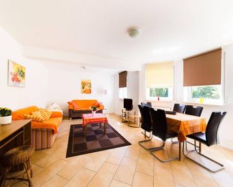 Pension & Appartments Landhaus Bettina Fulda - Fulda - Dining room