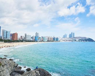 Busan Naive Traveler - Busan - Strand