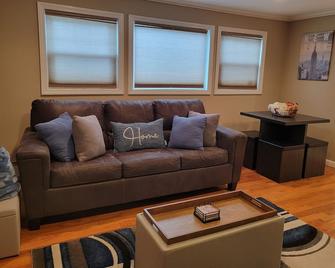 Walking Distance to Nautical Mile - Freeport - Living room