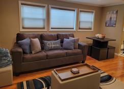 Walking Distance to Nautical Mile - Freeport - Living room