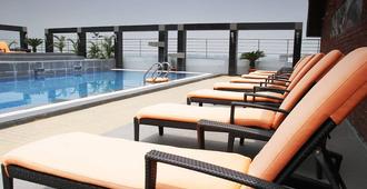 Dhaka Regency Hotel & Resort - Dhaka - Pool