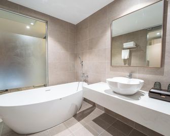 The Skye Phnom Penh Hotel & Apartments - Nom Pen - Baño