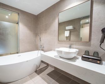 The Skye Phnom Penh Hotel & Apartments - Phnom Penh - Bad
