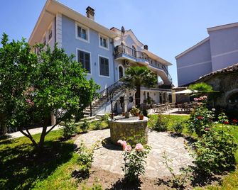 Rose Garden Hotel - Shkodër - Buiten zicht