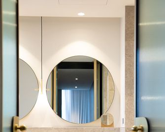 Eos by SkyCity - Adelaide - Phòng tắm