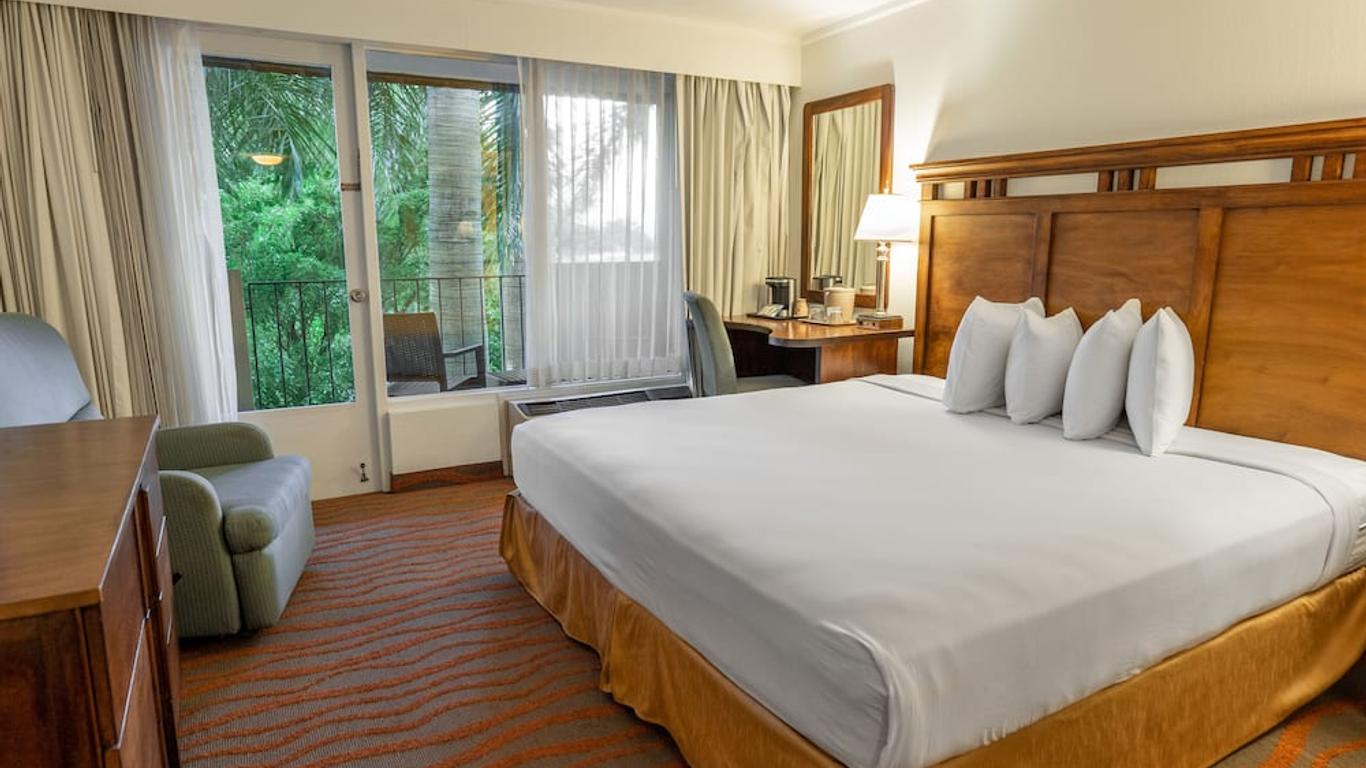 Irazú Hotel & Studios