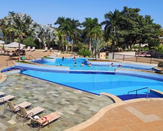 프라이브 나우티코 플랫 서비스 - 카우다스노바스 - 수영장