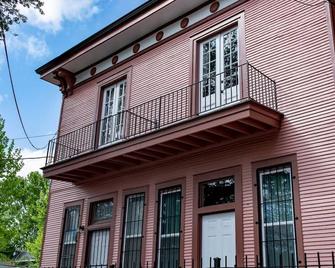 Governors Apartment - Steps to French Quarter - نيو اورليانز - مبنى