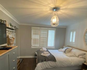 Cotswold Cosy Annexe near Blenheim , Oxford, Burford, Oxford Airport. - Witney - Bedroom