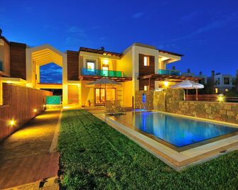 Horizon Line Villas - Kiotari - Pool