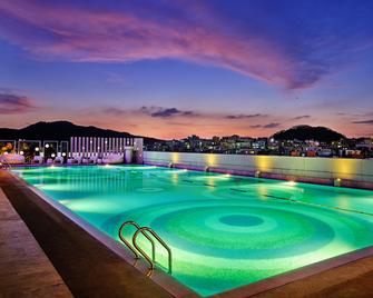 Holiday Inn Guangzhou South Lake - Canton - Piscine