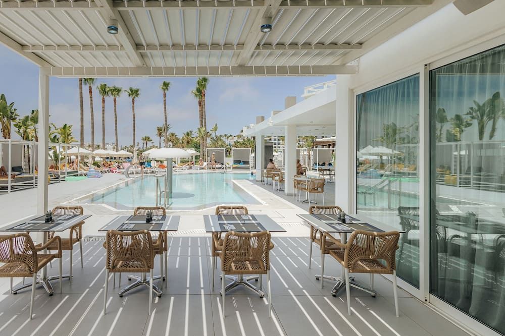 تاسيا ماريس ساندز - للبالغين فقط