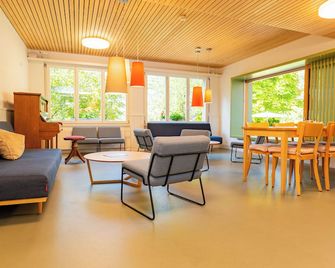 بيت شباب يوث برينز - برينز - غرفة معيشة