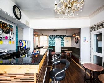 The Hollingdales Hotel - בלקפול - דלפק קבלה