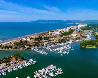 Stylish Peninsula Golf 3BR Oasis with Pool - Nuevo Vallarta