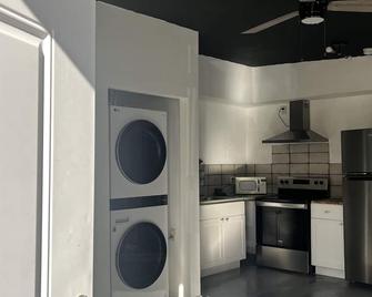 Remodeled quiet and spacious home. - Blythe - Kitchen