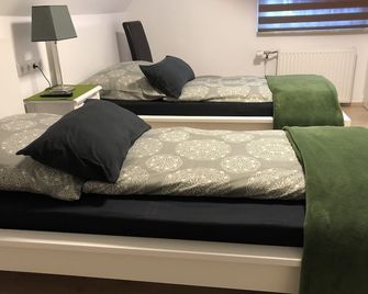 Messezimmer 4u - דיסלדורף - חדר שינה