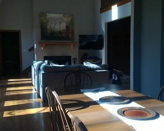 Four season Vacation home convenient to everything - McGaheysville - Comedor