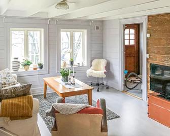 2 Bedroom Amazing Home In Farsund - Farsund - Stue