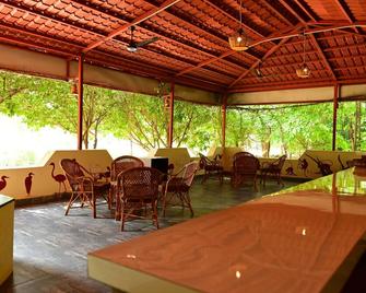 Tigers Heaven Resort - Nānd - Restoran