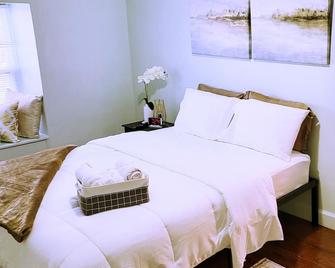 Vintage Charm, E. Eng. Village, 10mins to Dt. Det. - Detroit - Bedroom