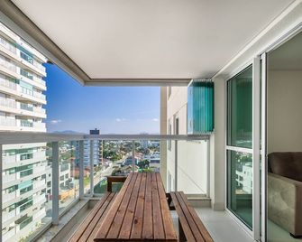 Condomínio a beira-mar c/ piscina - SHC - Piçarras - Balkon