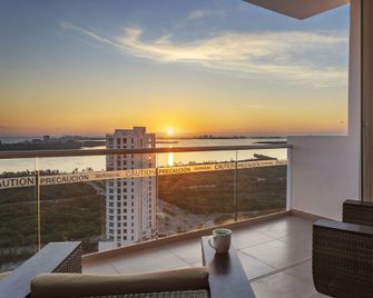 Suites Malecon Cancun - Cancún - Balcony