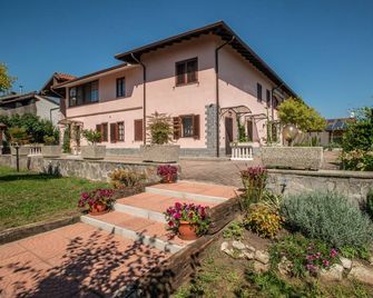 Villarosybeb - Oleggio Castello