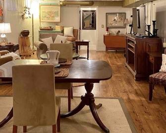 Craftsman Style Brick Cottage 1937 downstairs apartment - Tryon - Dining room