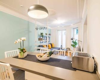 Modern Apartment Near Außenalster - Hampuri - Ruokailuhuone