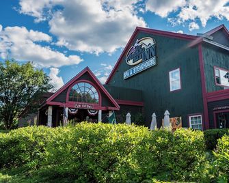 The Common Man Inn, Spa & Lodge - Plymouth - Building