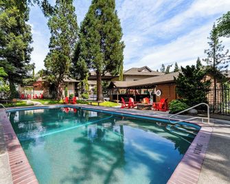 Redwood Hyperion Suites - Grants Pass - Pool