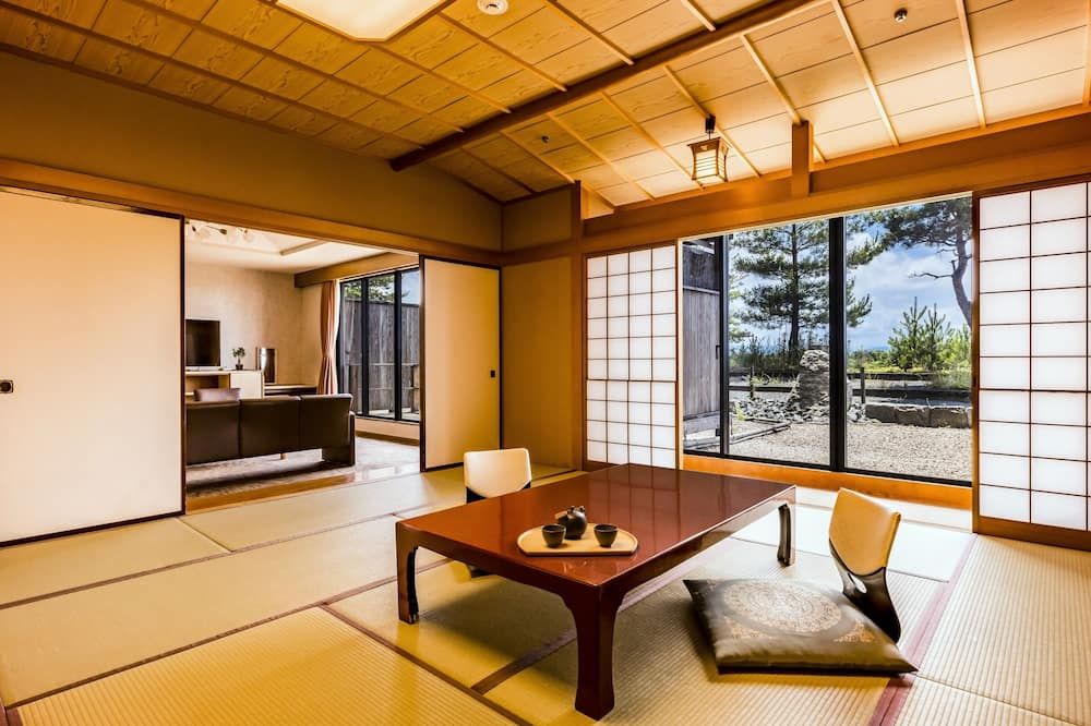 Ooedo Onsen Monogatari Premium Seiunkaku - Awara - Eetruimte