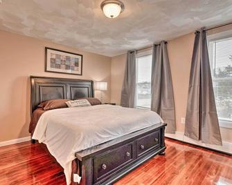 Stunning Brockton Apt Less Than 4 Mi to Westgate Mall! - 布羅克 - 臥室